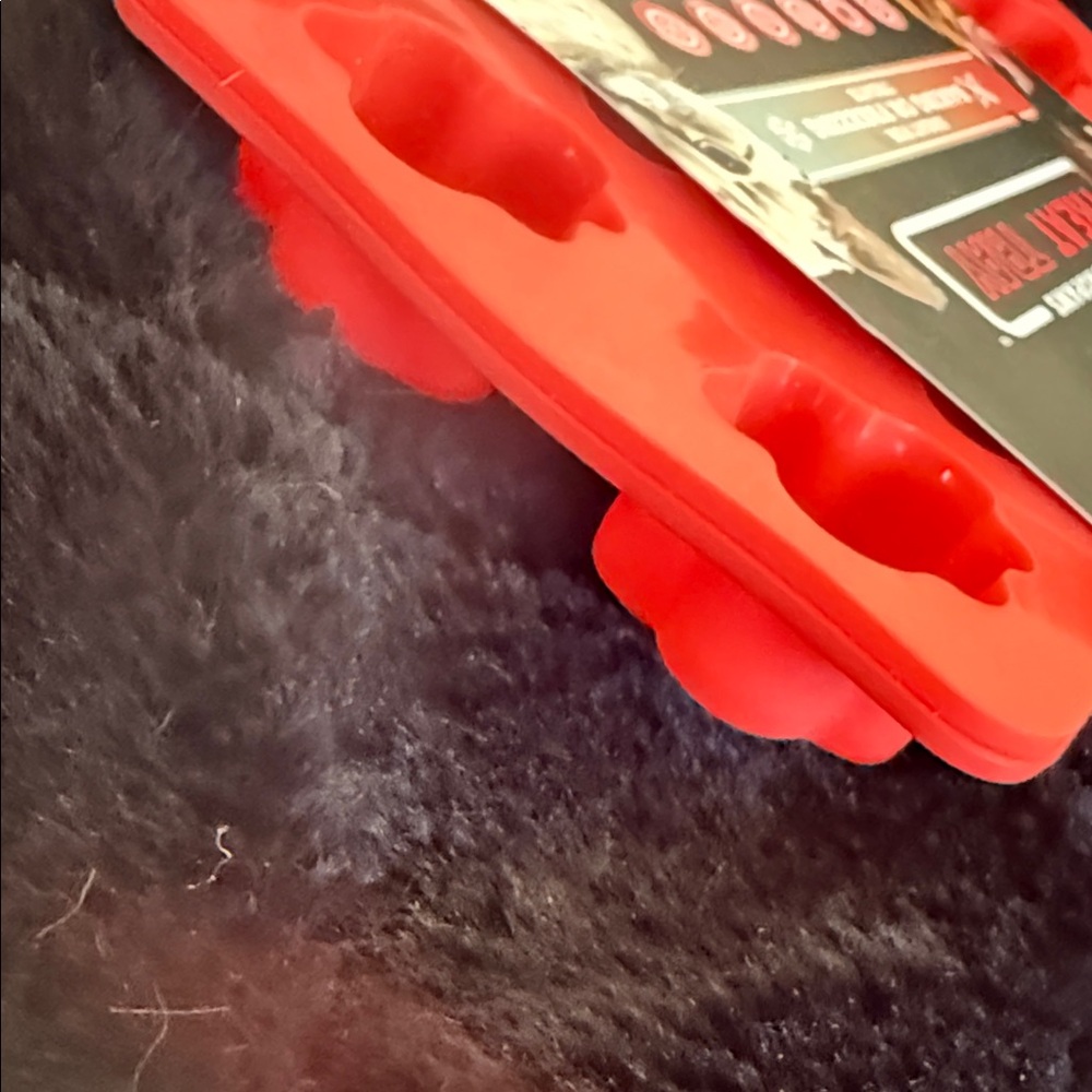 Boss Dog Red Treat Trays for Pets - Picture 4 of 4